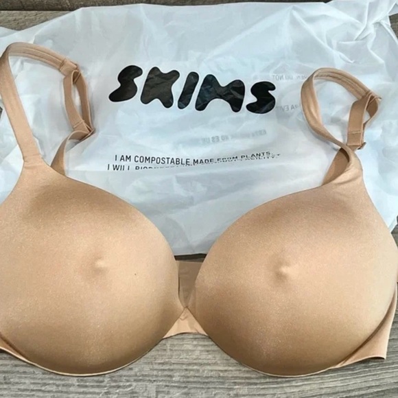 SKIMS Best Seller Push-up Nipple Bra - Picture 2 of 5